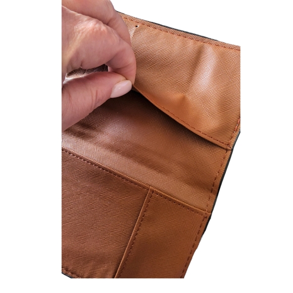 Just In!! HELLO KITTY Vegan Leather Card Passport Money Wallet Holder - Picture 6 of 9